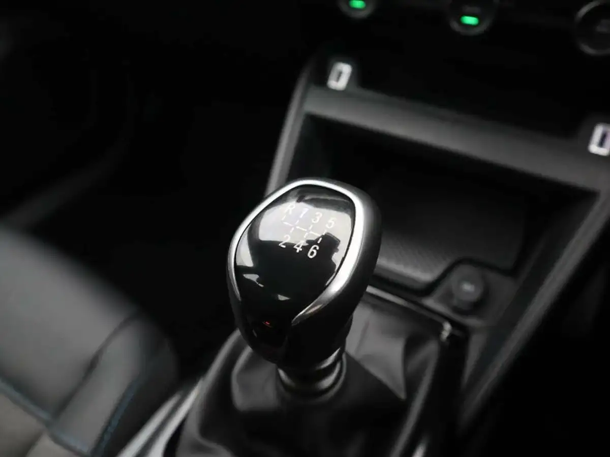 2024-citroen-c4-x-12-puretech-you-big-17