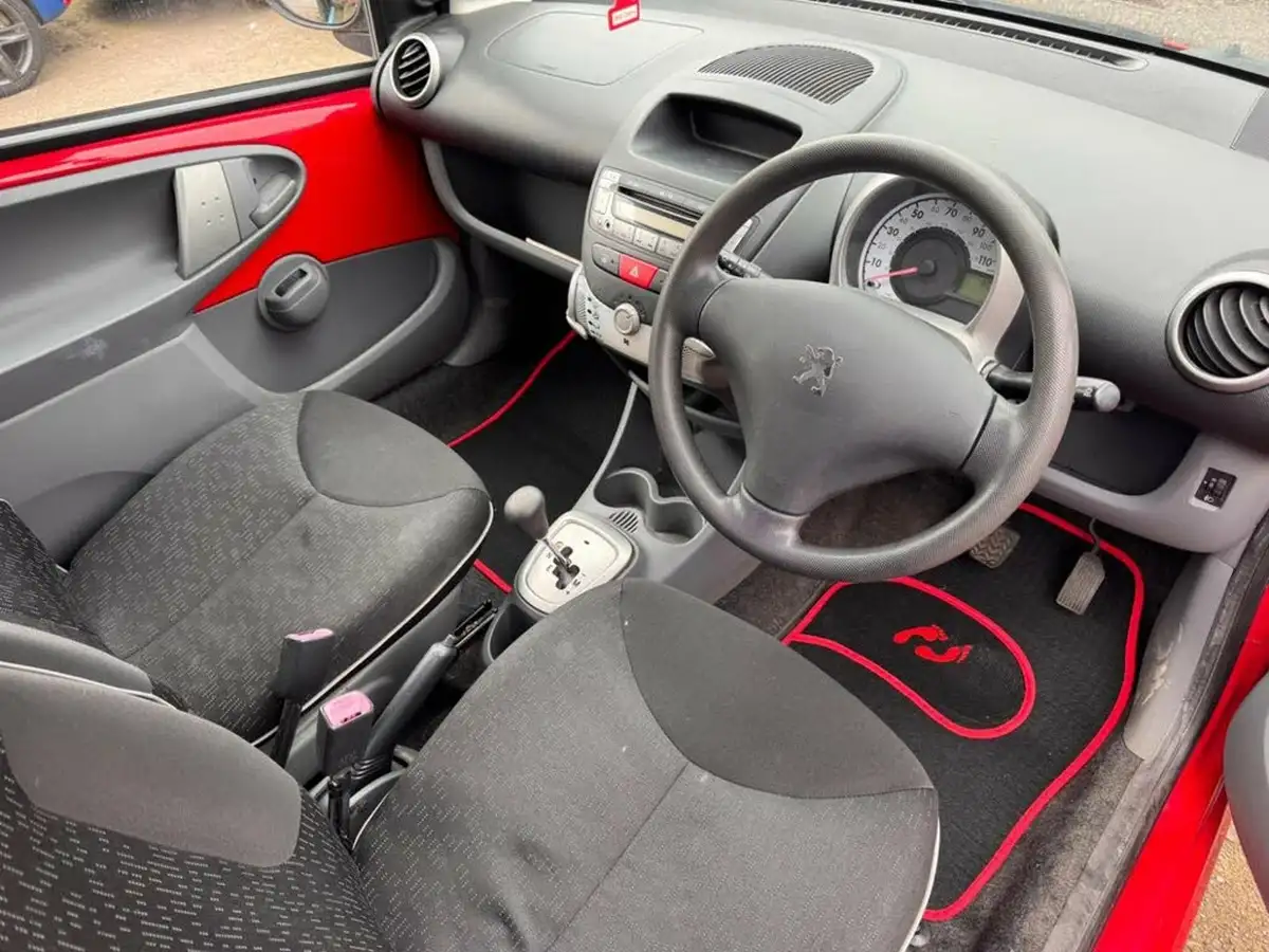 2010-peugeot-107-10-urban-3d-2-tronic-big-8