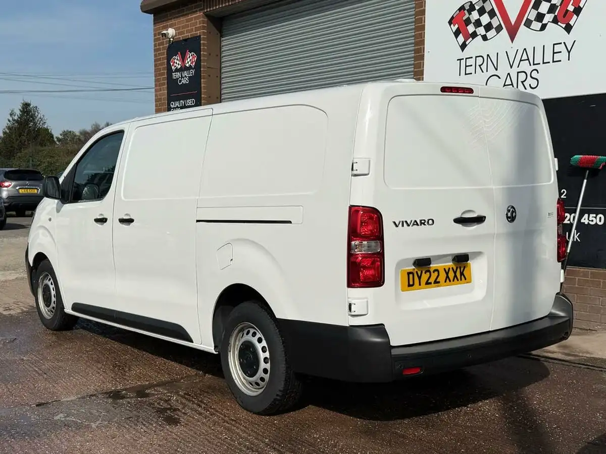 2022-vauxhall-vivaro-20td-3100-l2h1-dynamic-panel-big-39