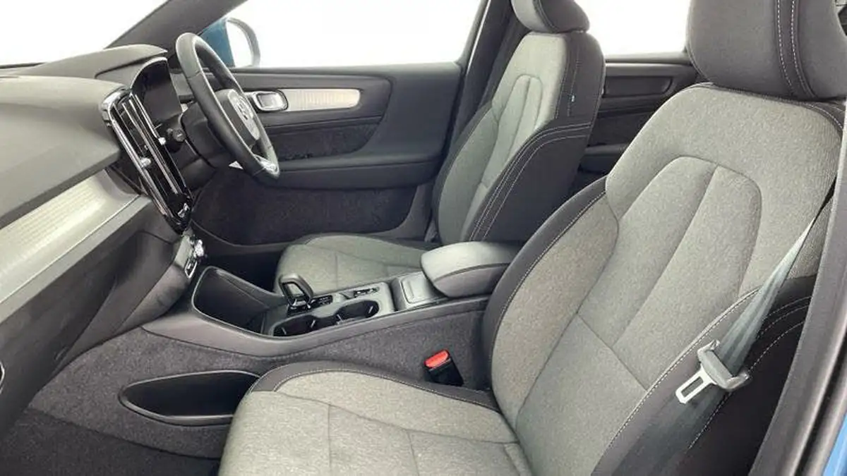 2024-volvo-xc40-20-b3-core-big-36