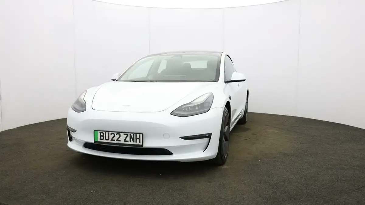 2022-tesla-model-3-e-long-range-big-32