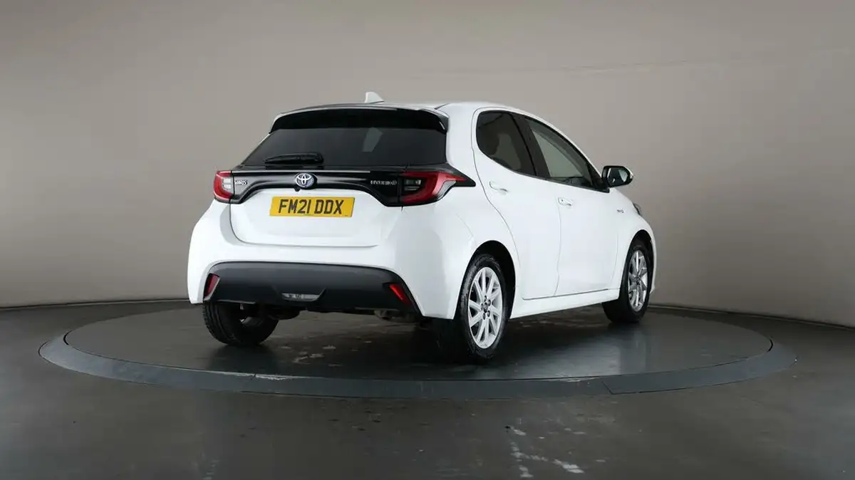 2021-toyota-yaris-15-vvt-i-design-big-65