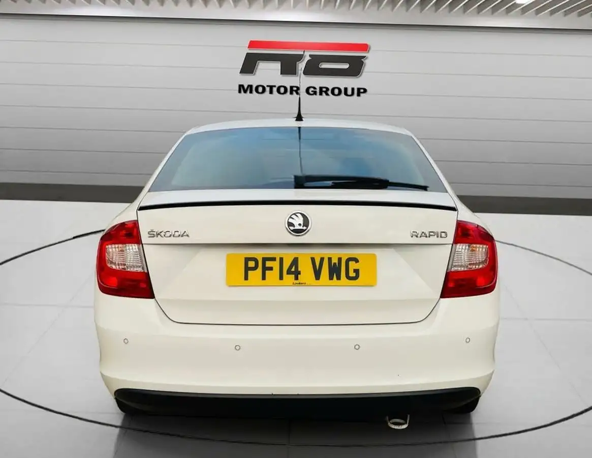 2014-skoda-rapid-12-sport-big-6