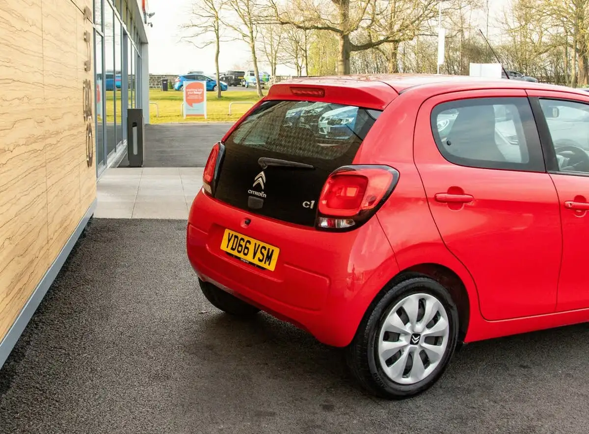 2016-citroen-c1-12-puretech-feel-81ps-5d-big-8