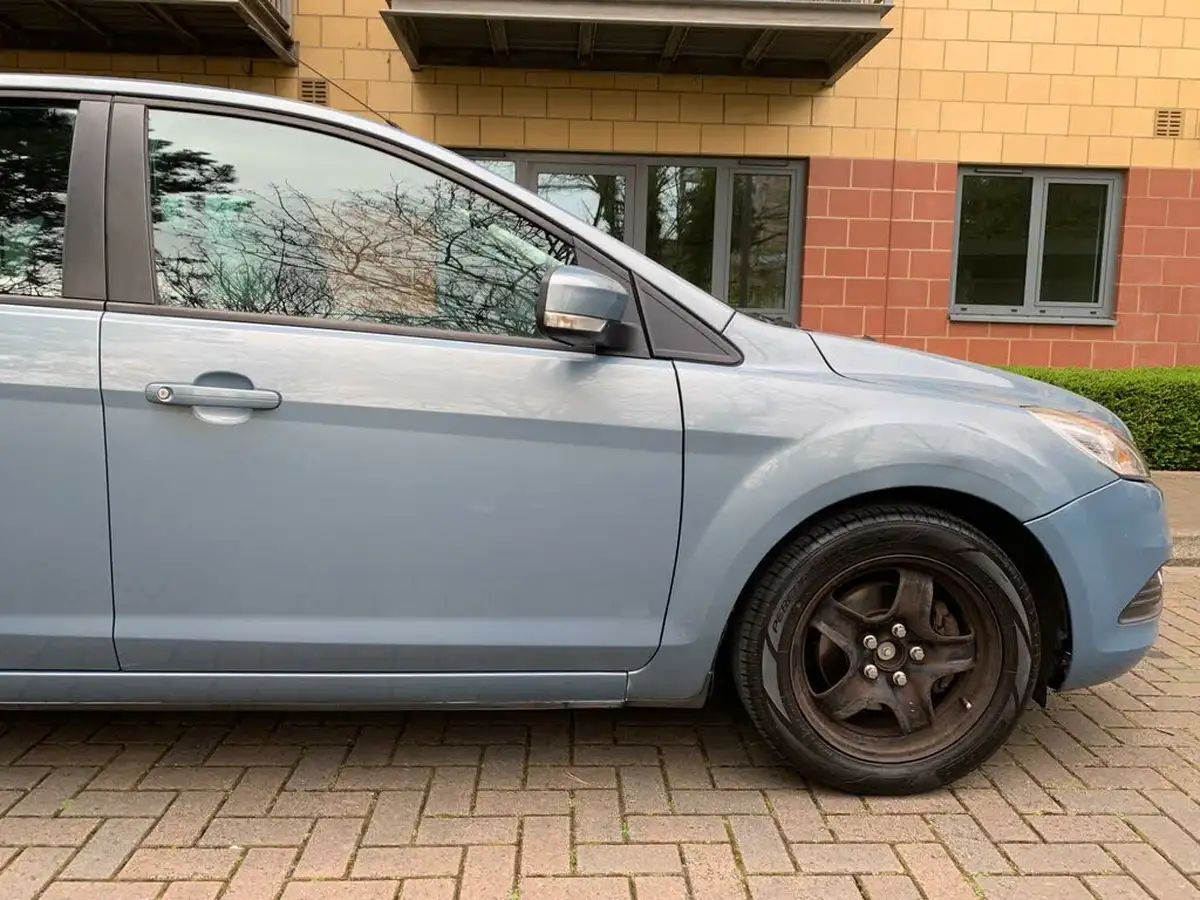 2009-ford-focus-16-style-hatchback-5d-big-11