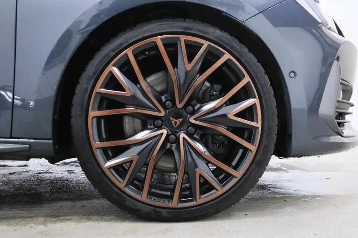 2024-cupra-leon-nf-20-tsi-vz3-design-edition-300ps-hatchback-big-5