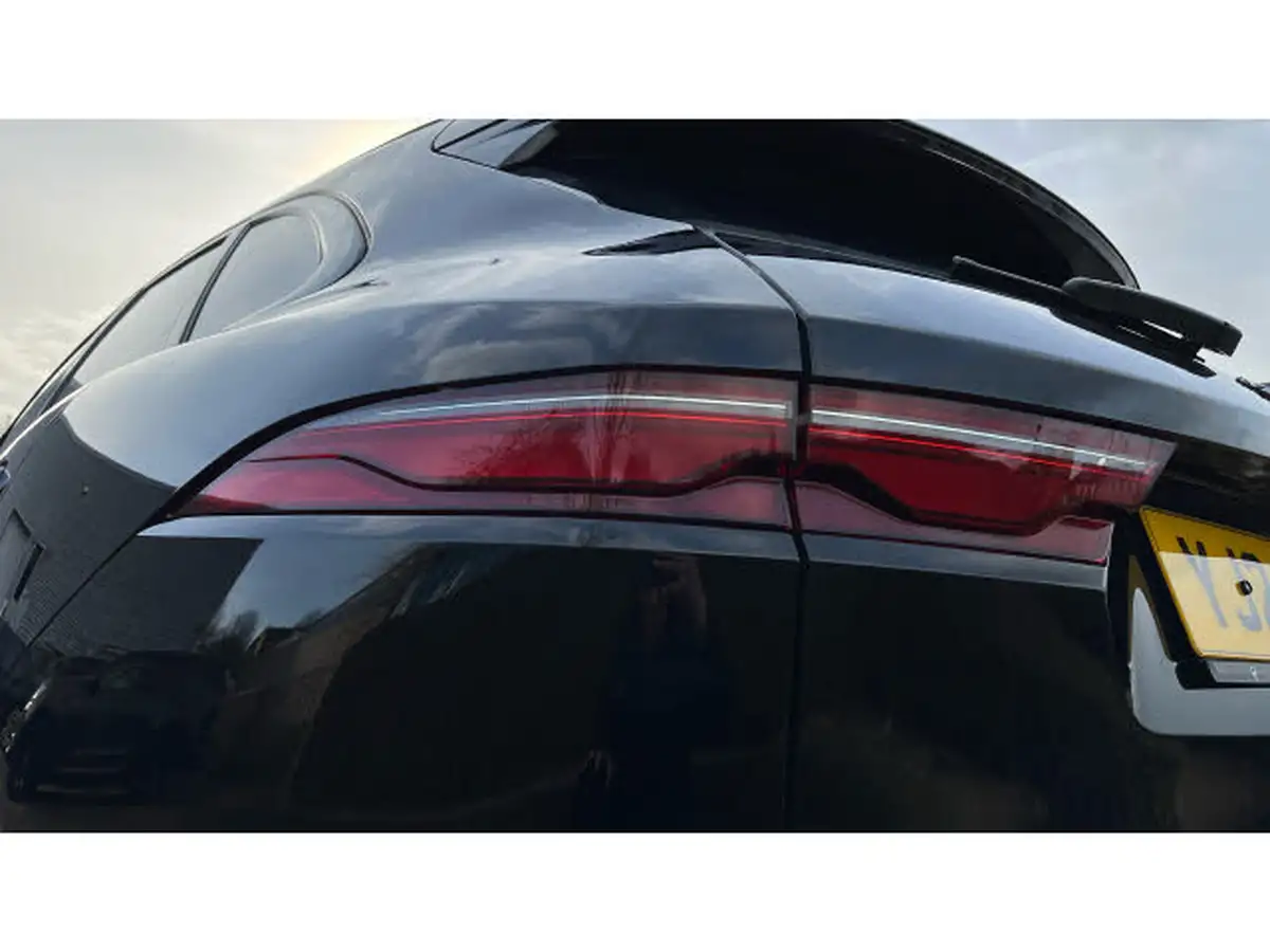 2024-jaguar-f-pace-20-d200-r-dynamic-hse-black-big-18