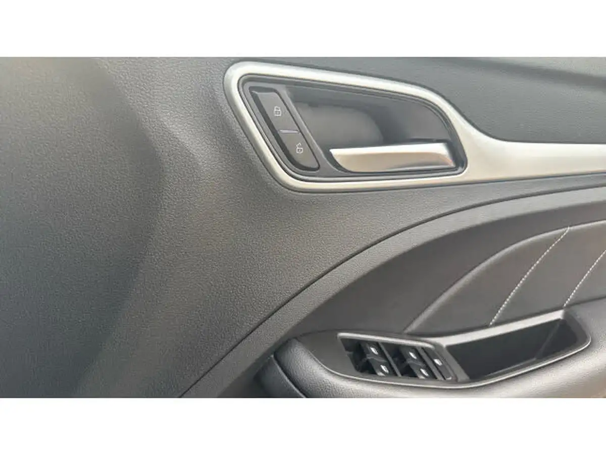 2019-mg-zs-suv-10t-gdi-exclusive-111ps-big-25