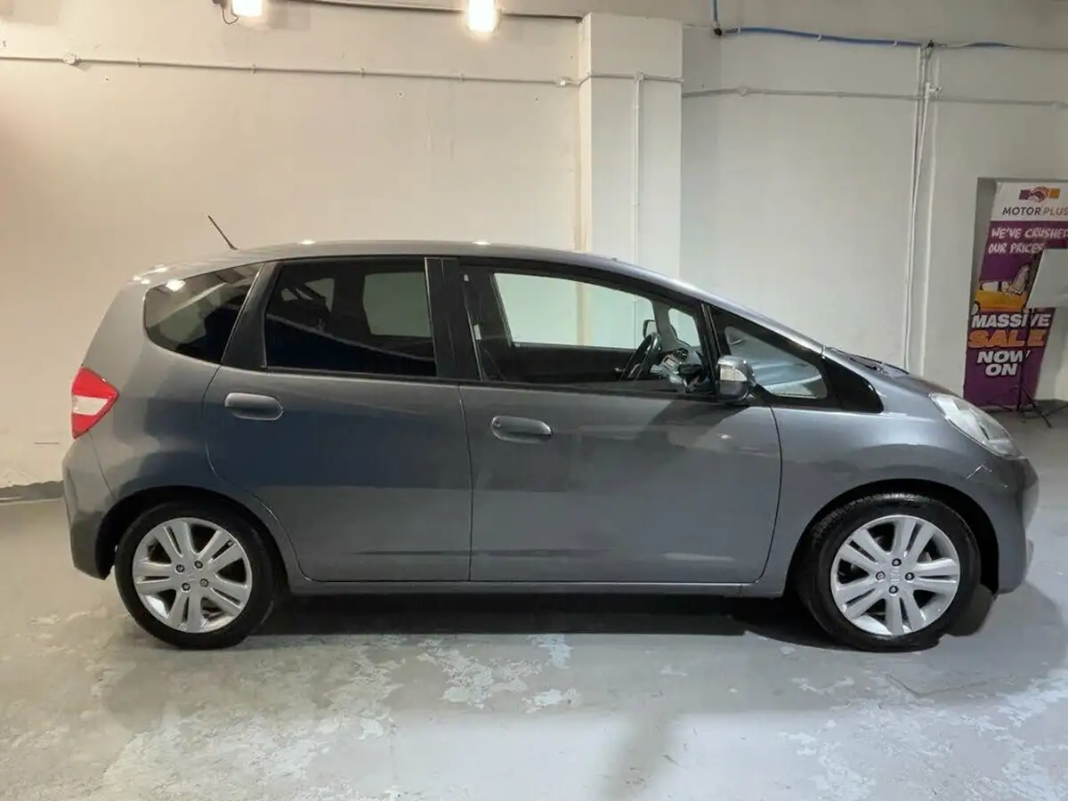 2013-honda-jazz-14-es-plus-big-8