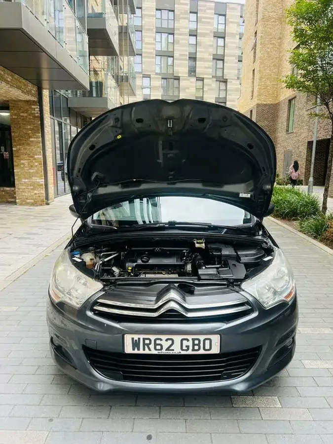 2012-citroen-c4-16-vtr-auto-big-5