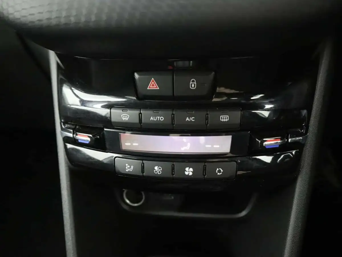 2019-peugeot-208-12-puretech-tech-edition-82bhp-big-27