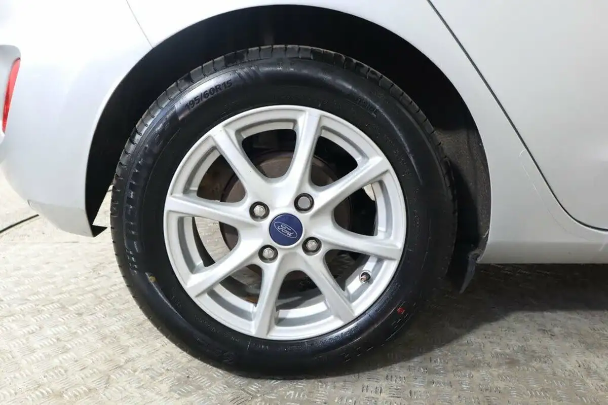 2018-ford-fiesta-10t-zetec-5d-big-11