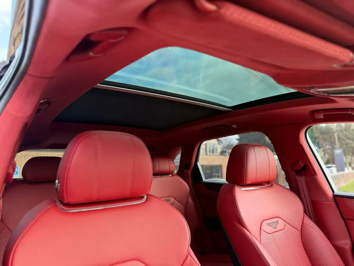 2022-bentley-bentayga-40-v8-big-25