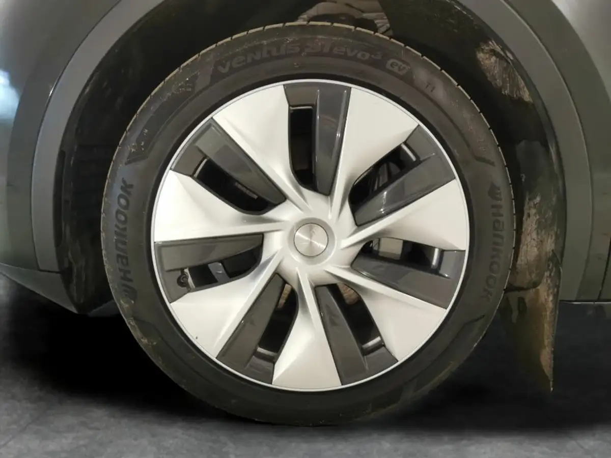 2023-tesla-model-y-e-rwd-big-27