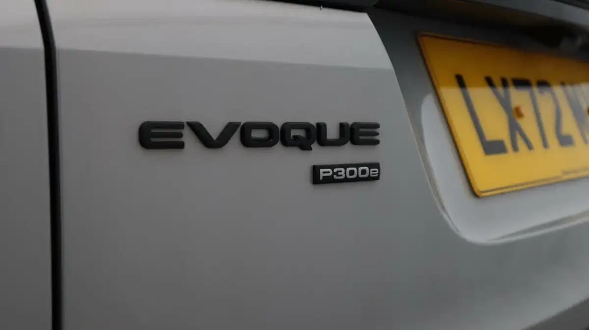 2022-land-rover-range-rover-evoque-15-p300e-evoque-edition-big-21