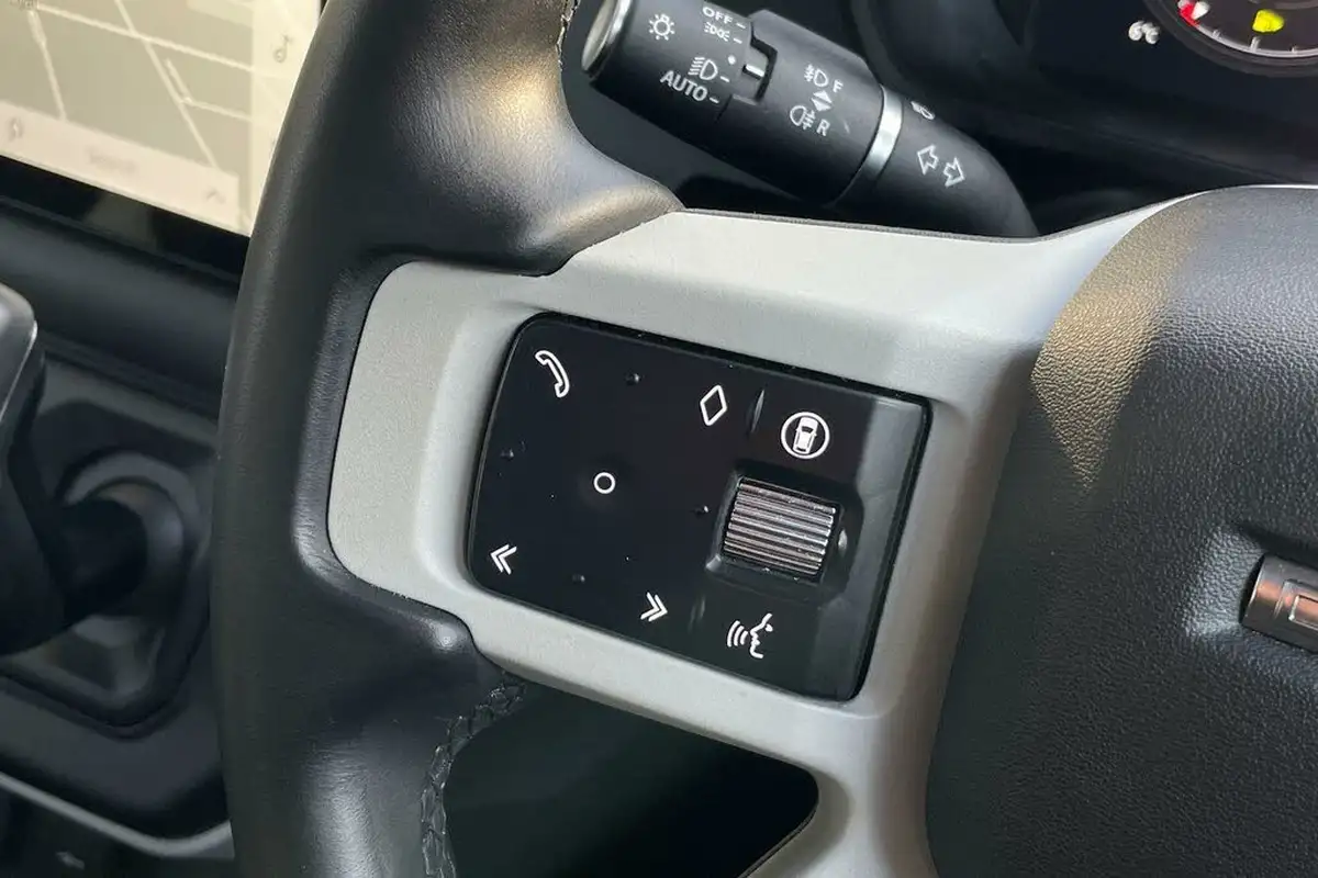 2024-land-rover-90-defender-30-d250-hse-big-36