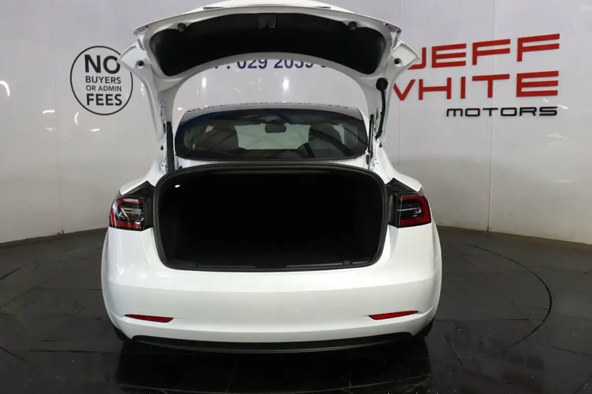 2022-tesla-model-3-e-rwd-big-24