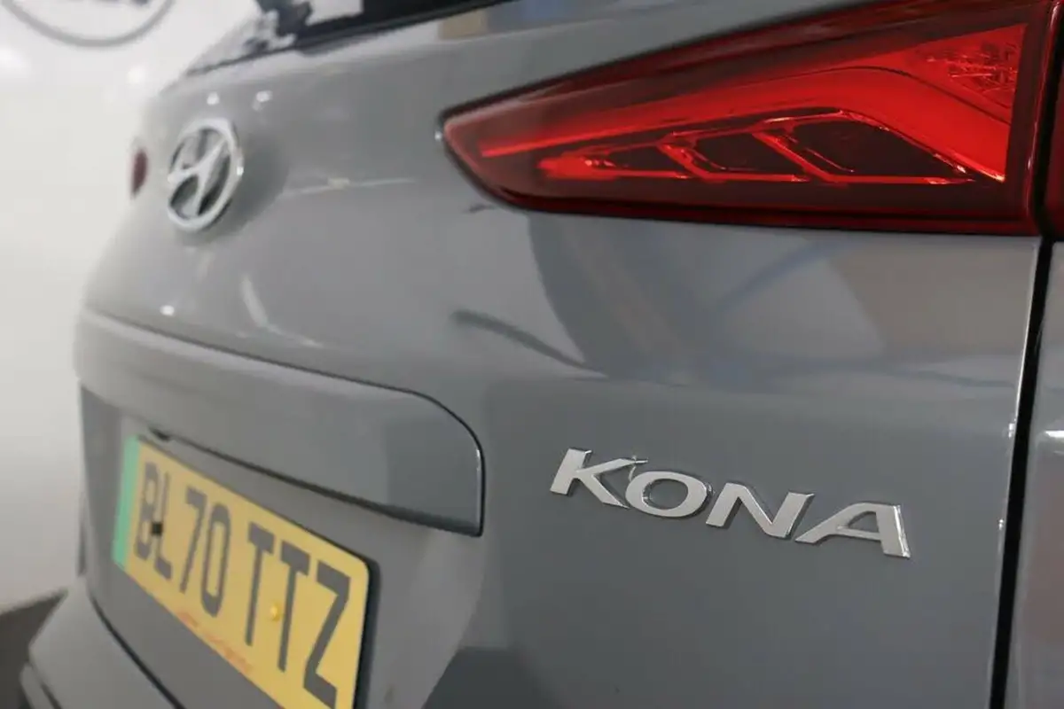 2020-hyundai-kona-e-premium-204ps-big-16