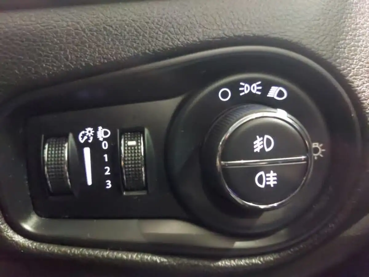 2016-jeep-renegade-16-multijet-ii-longitude-ss-big-17