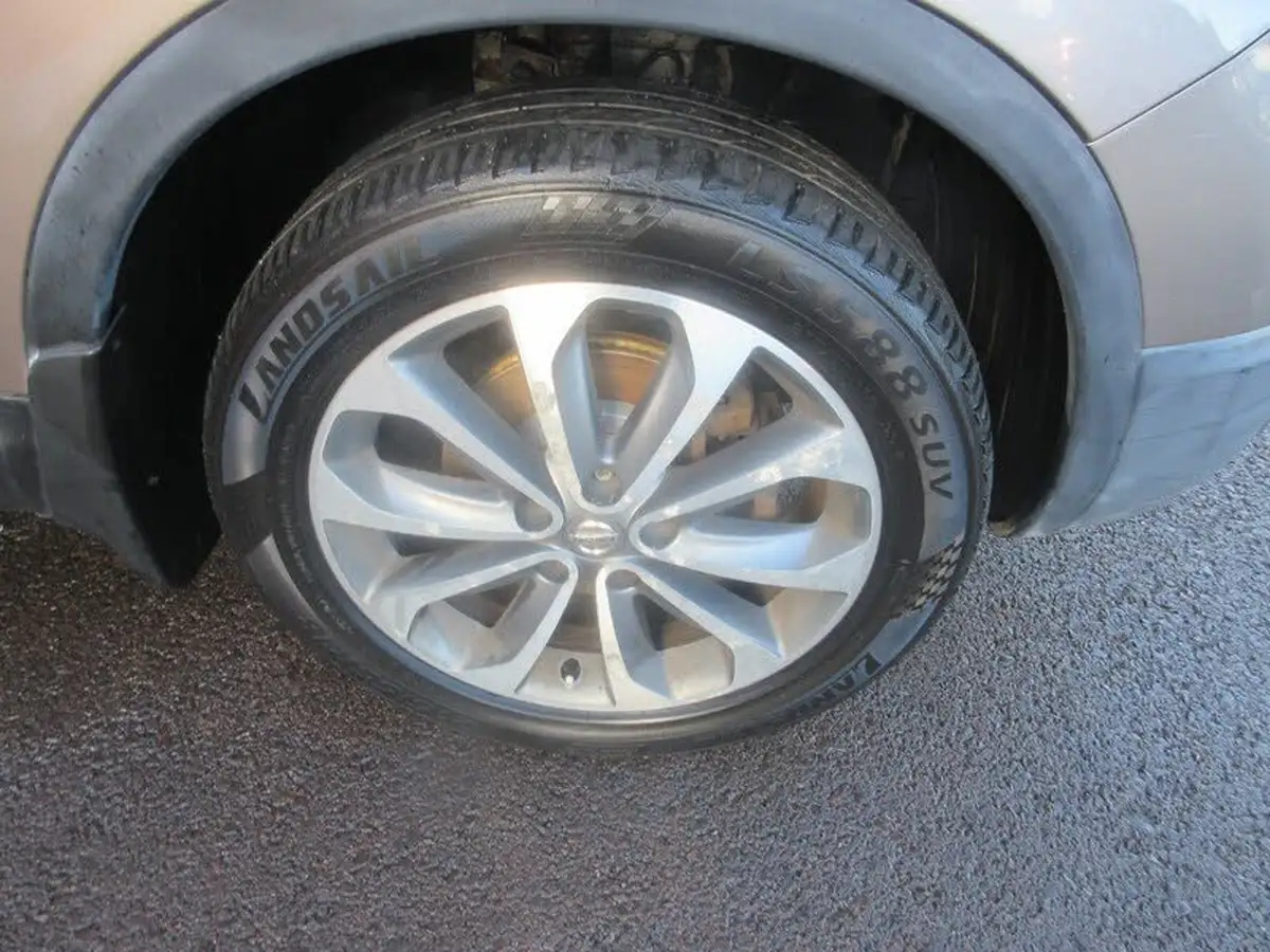 2012-nissan-qashqai2-15td-tekna-big-24