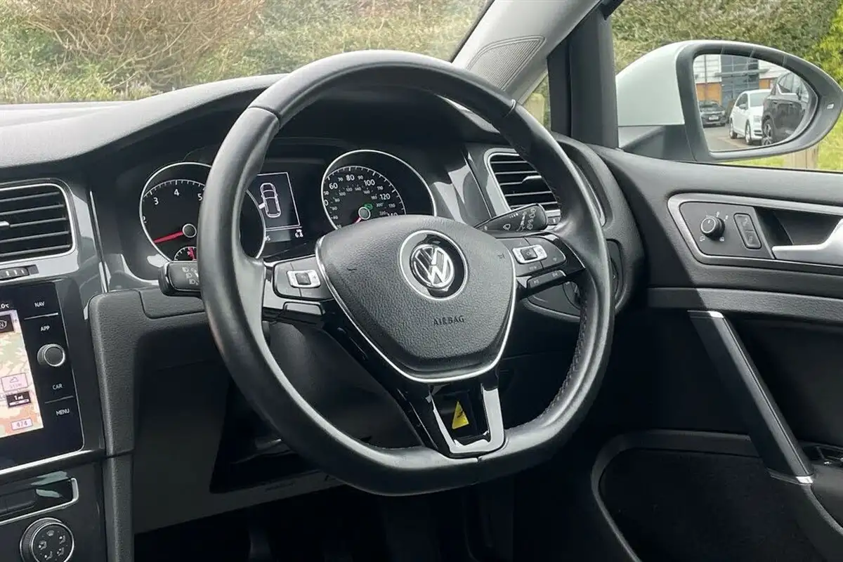2019-volkswagen-golf-10-tsi-match-hatchback-5d-dsg-big-15