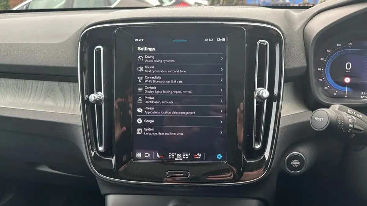 2024-volvo-xc40-20-b3-ultimate-big-35