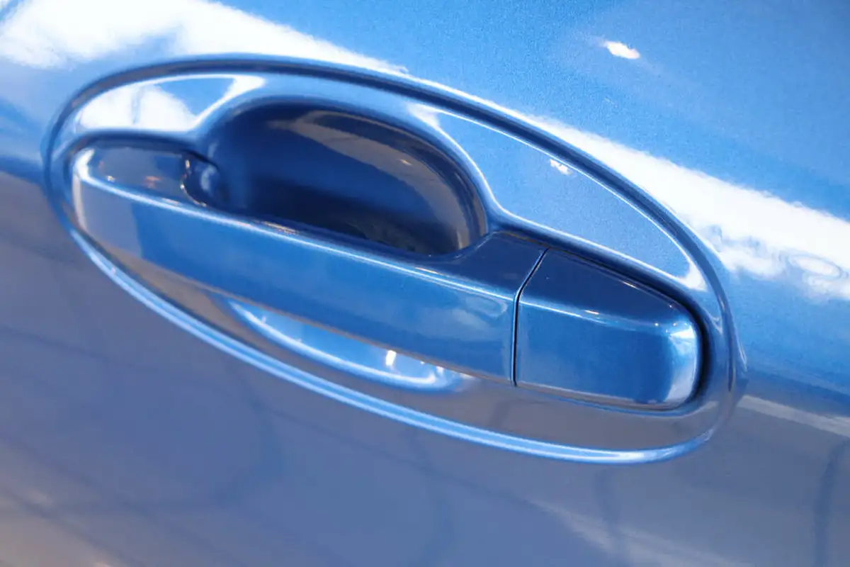 2017-toyota-yaris-15-vvt-i-icon-navi-hybrid-big-77
