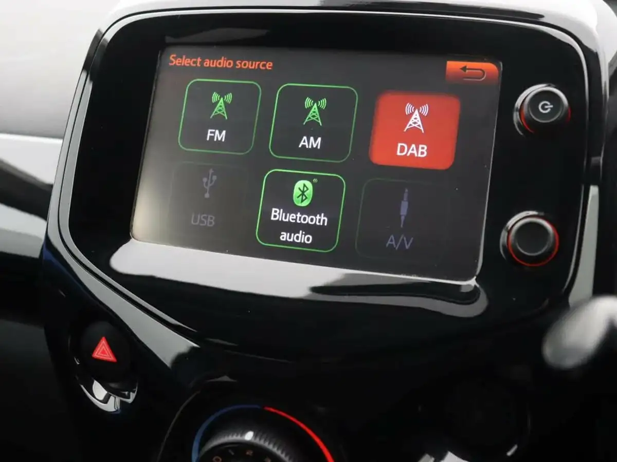 2016-toyota-aygo-10-vvt-i-x-cite-2-cyan-5d-big-26