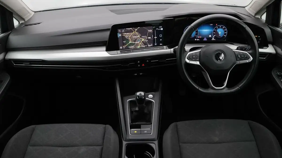 2022-volkswagen-golf-15-tsi-life-130ps-hatchback-big-13