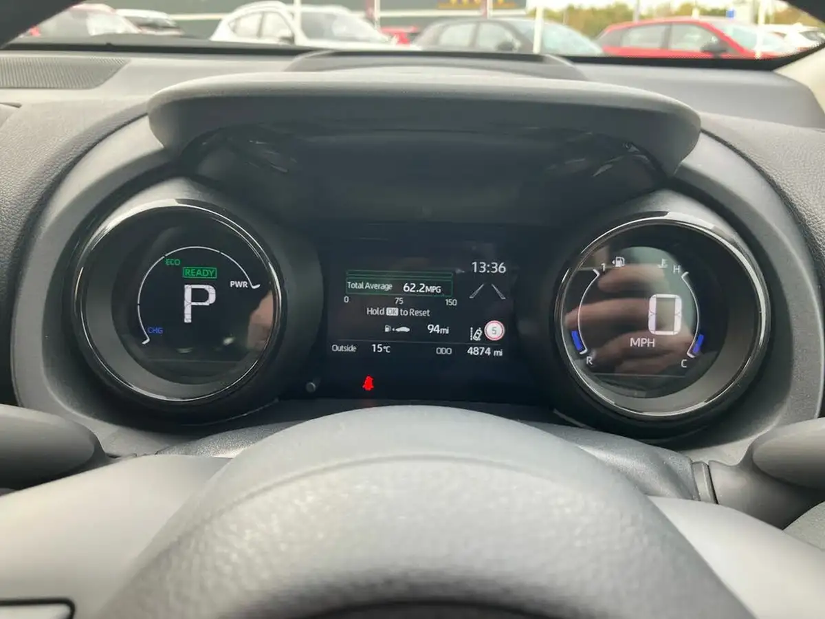 2024-mazda-mazda2-15-select-big-13
