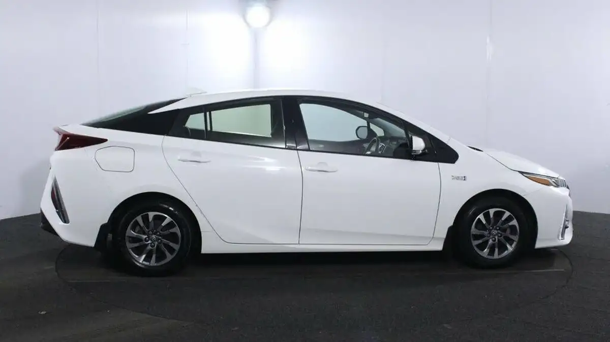 2018-toyota-prius-18-vvt-i-business-edition-plus-ss-big-7