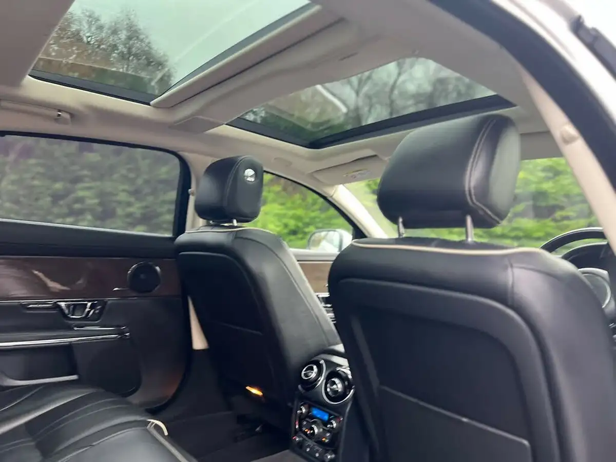 2017-jaguar-xj-series-30td-xj-premium-luxury-lwb-big-25