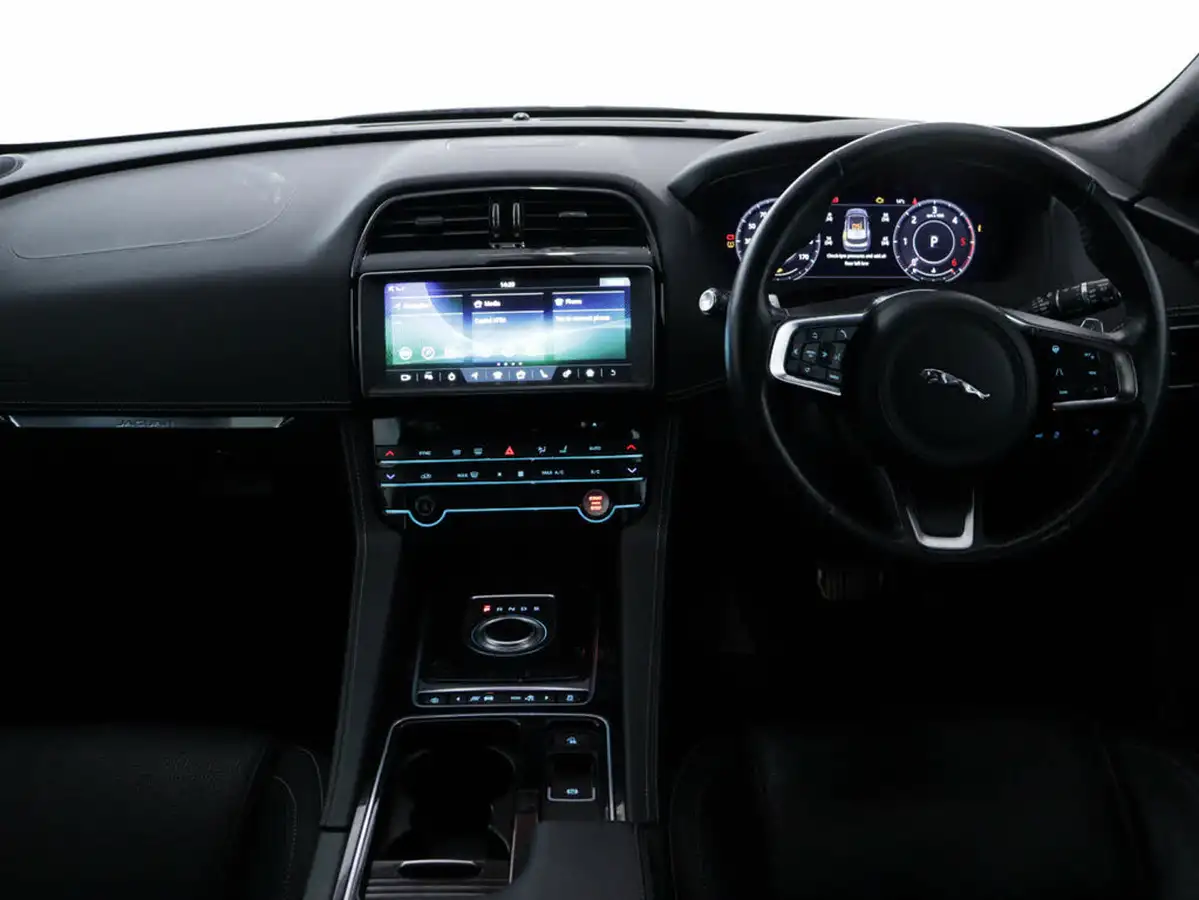 2020-jaguar-f-pace-20-i4d-chequered-flag-180ps-big-13