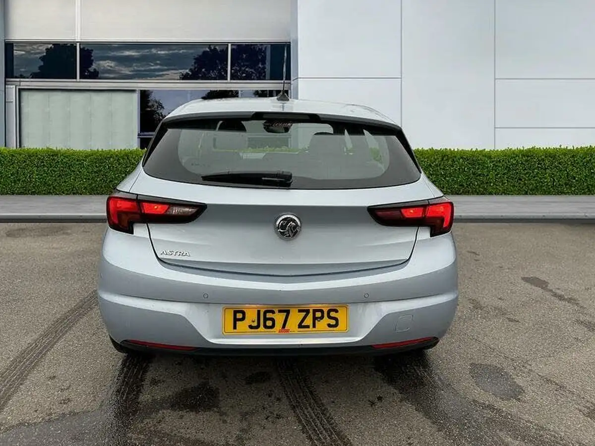 2018-vauxhall-astra-14i-sri-hatchback-big-5