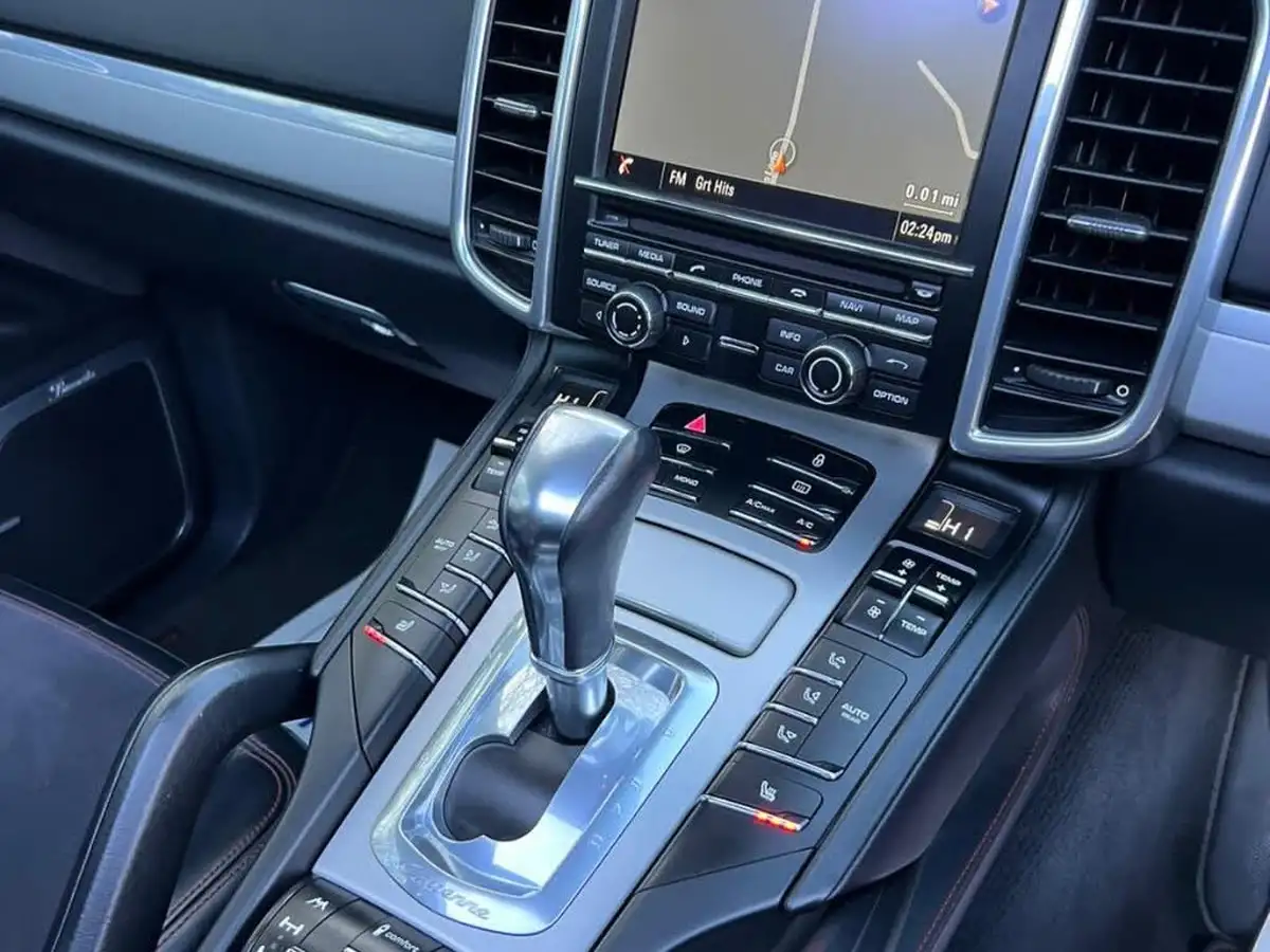 2013-porsche-cayenne-48-gts-big-40