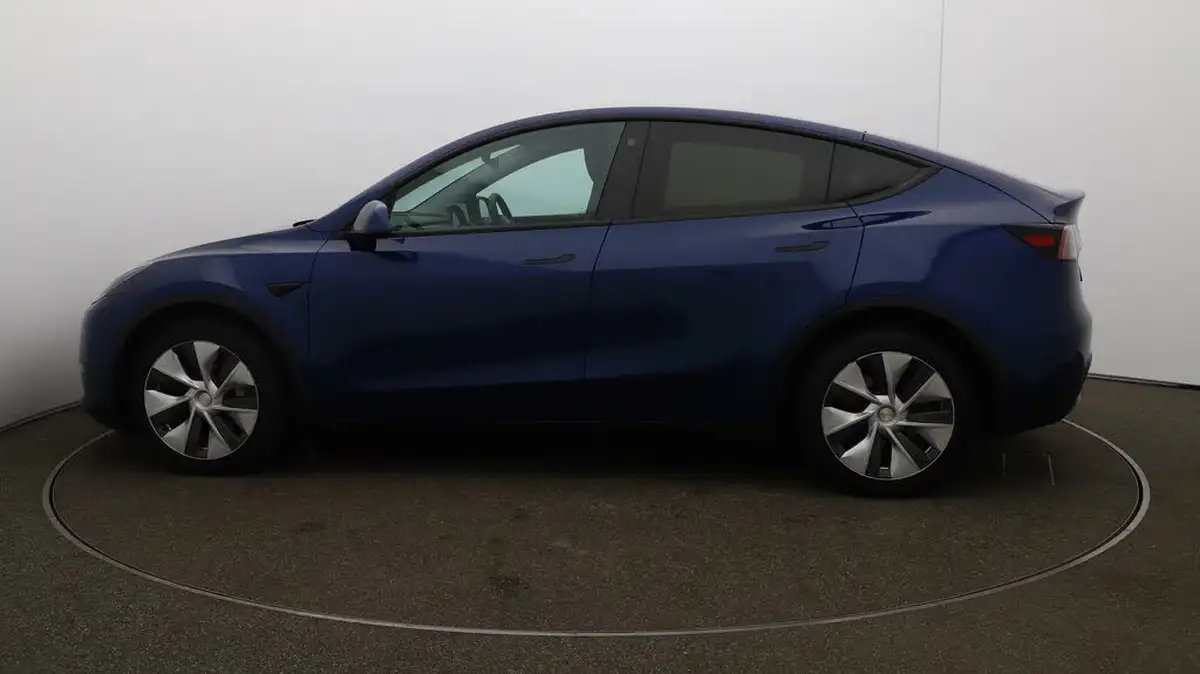 2022-tesla-model-y-e-long-range-big-63