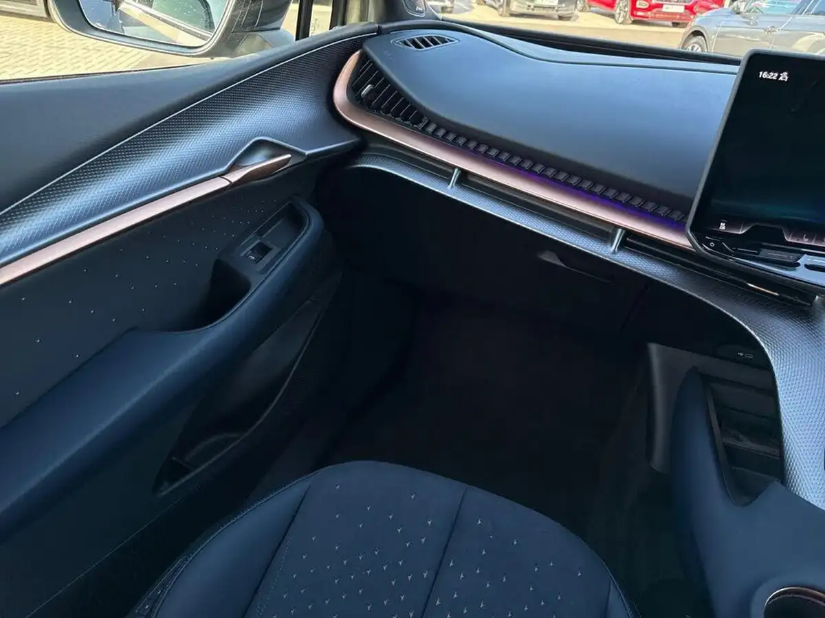 2024-cupra-born-e-v1-204ps-58kwh-big-13