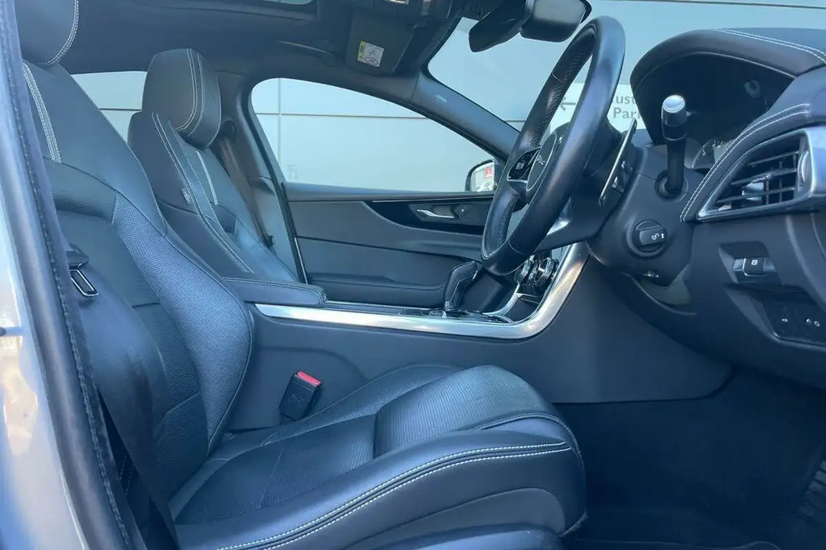 2021-jaguar-xe-20-p250-r-dynamic-black-big-18