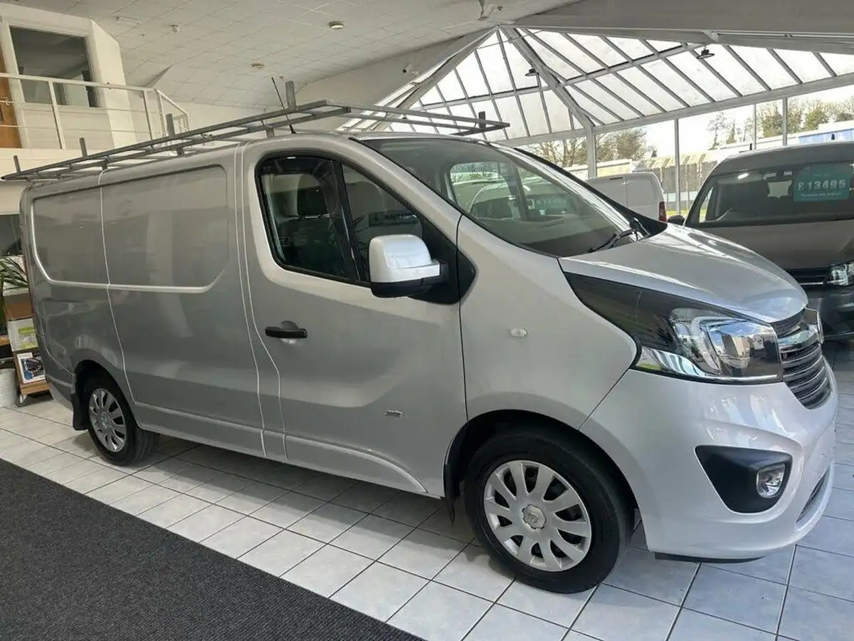 2015-vauxhall-vivaro-16cdti-sportive-2700-ecoflex-l1h1-120ps-big-1