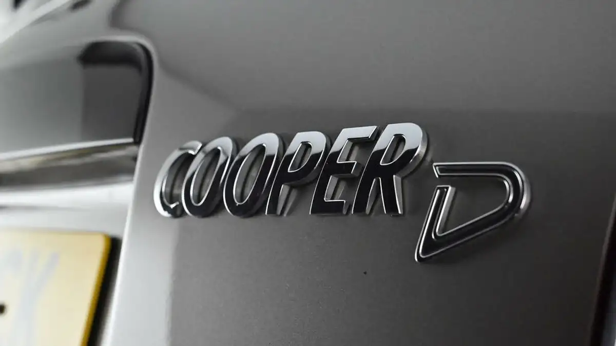 2019-mini-countryman-20td-cooper-d-classic-all4-big-20