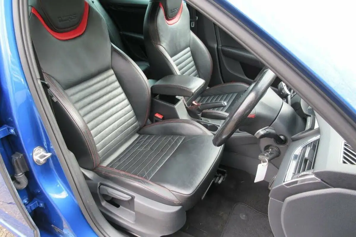 2014-skoda-octavia-20tdi-vrs-estate-big-13