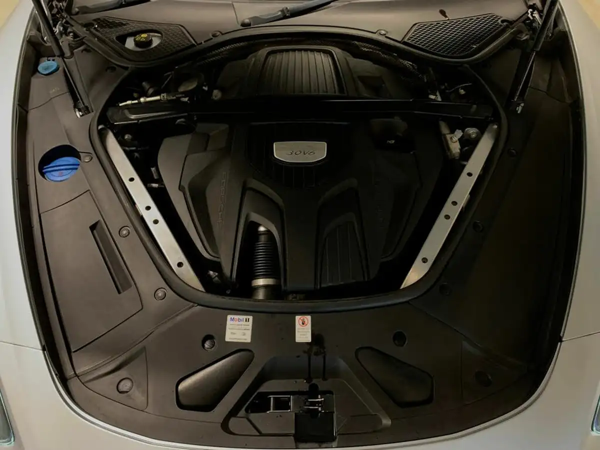 2017-porsche-panamera-30-v6-big-30