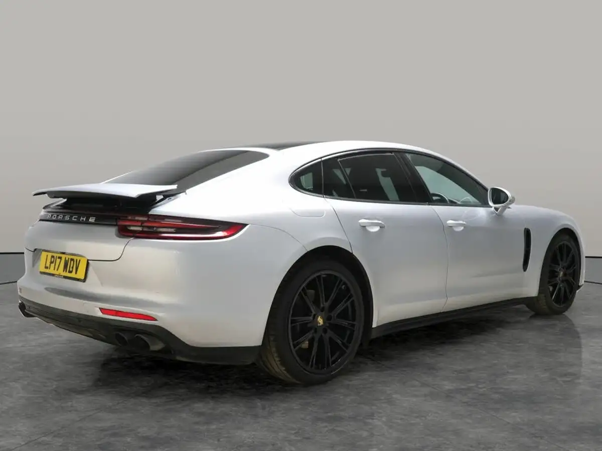 2017-porsche-panamera-30-v6-big-7