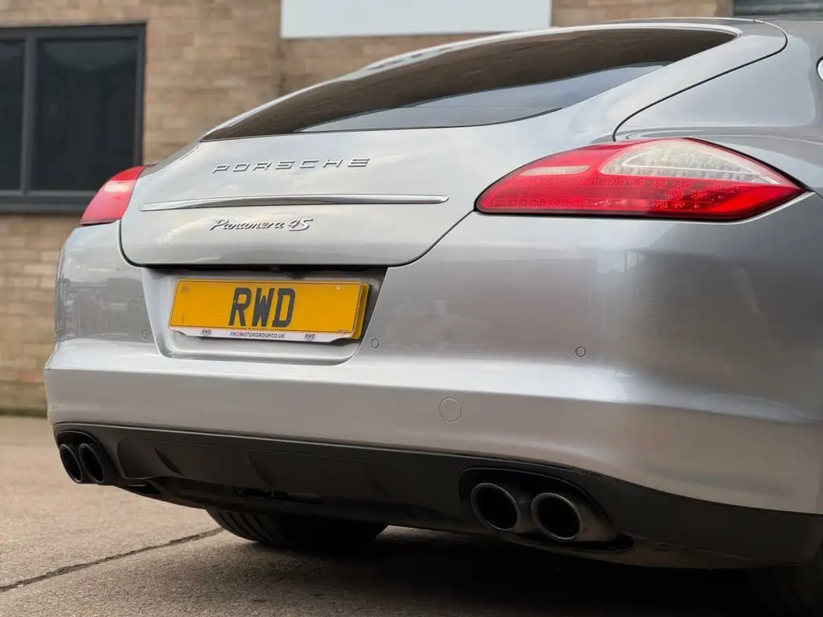 2010-porsche-panamera-48-4s-big-33