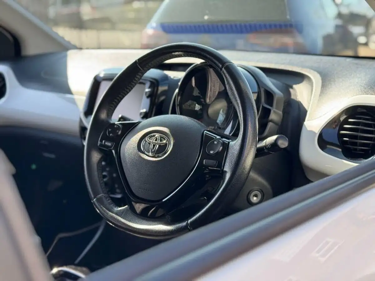 2015-toyota-aygo-10-vvt-i-x-pression-5d-big-12