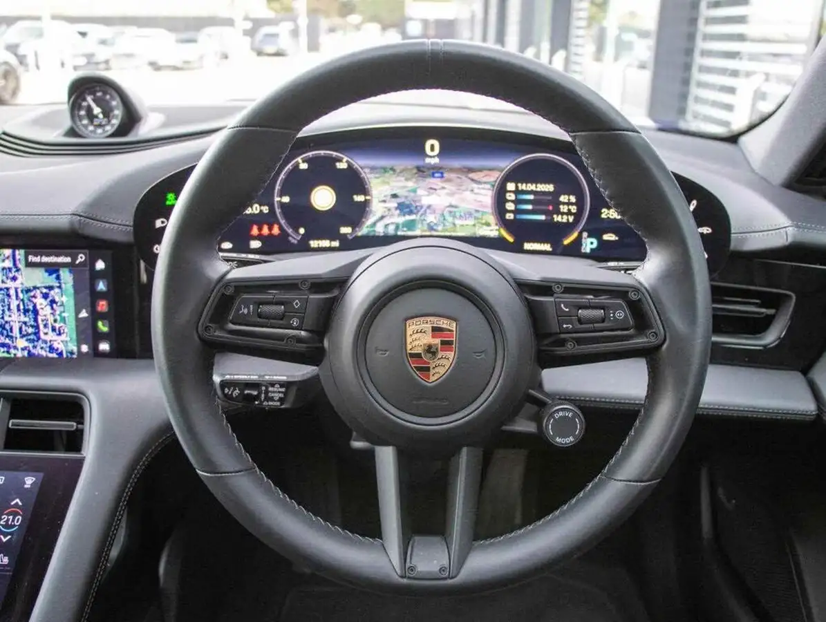 2023-porsche-taycan-e-4-cross-turismo-big-12