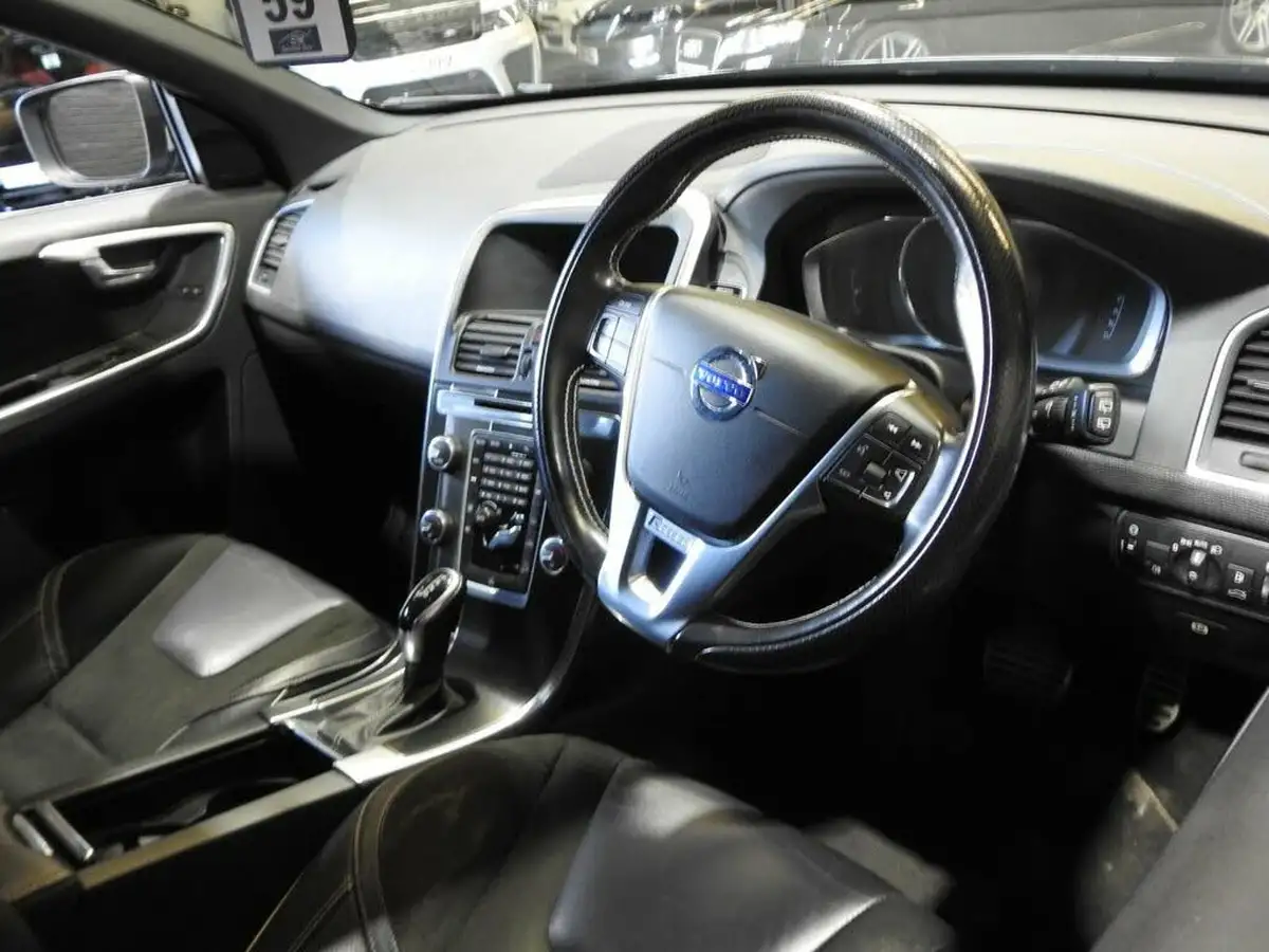 2016-volvo-xc60-24td-d5-r-design-geartronic-big-3