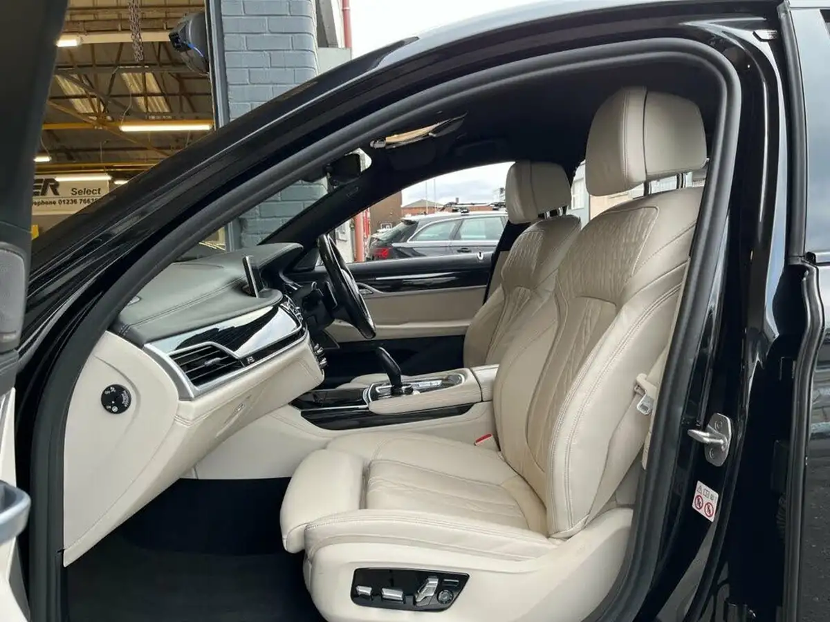 2021-bmw-7-series-30td-730d-m-sport-big-14