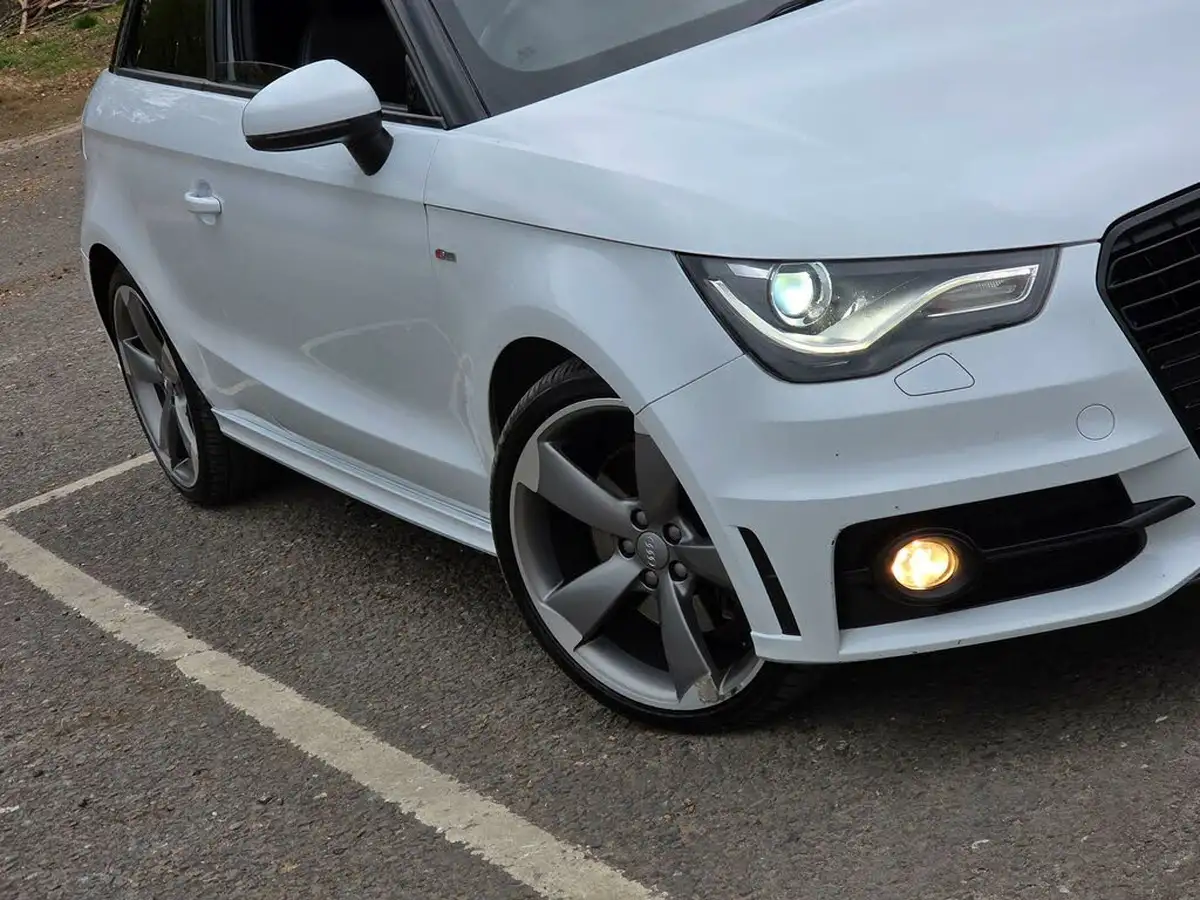 2015-audi-a1-20td-black-edition-hatchback-3d-big-39