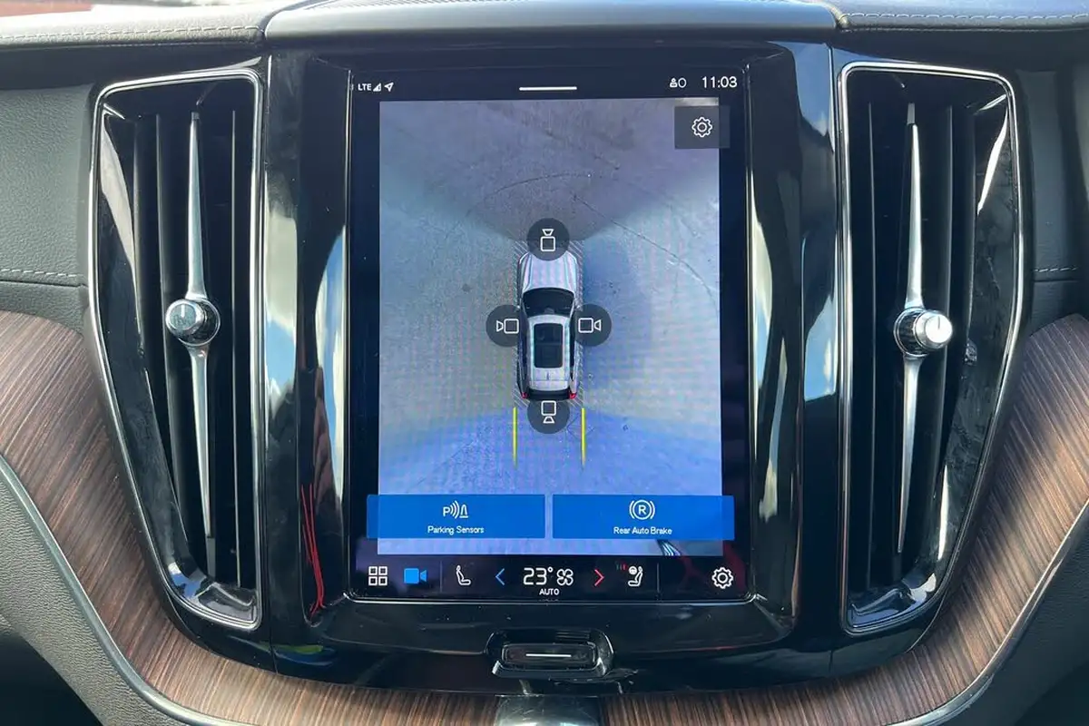 2023-volvo-xc60-20-t8-ultimate-dark-big-15